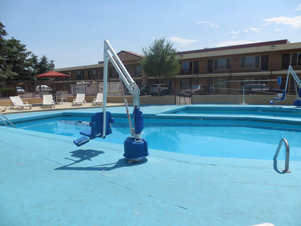 Travelstar Inn & Suites Colorado Springs Exterior foto