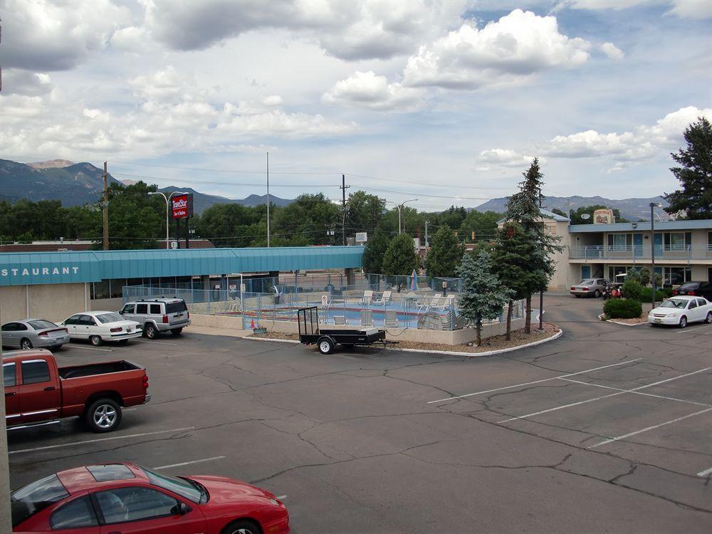 Travelstar Inn & Suites Colorado Springs Exterior foto